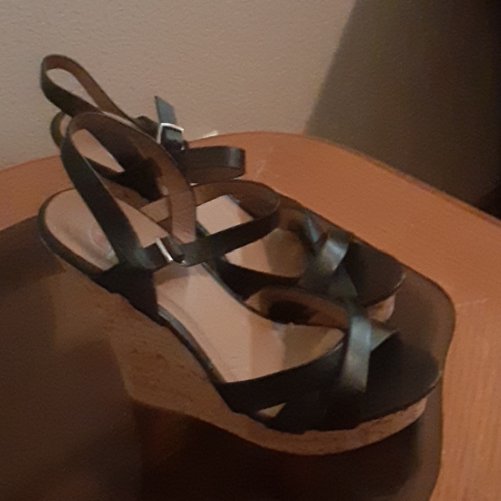 Black Wedges